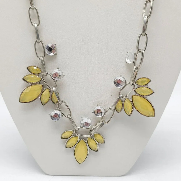 ERICA LYONS Signed Yellow Acrylic Leaf Flower Necklace Earrings Set Fashion - Picture 2 of 10